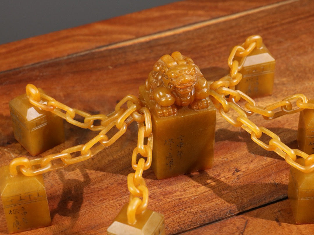 A set of Tian Huangshi Rui Beast Gu Long Seven Chain Medals