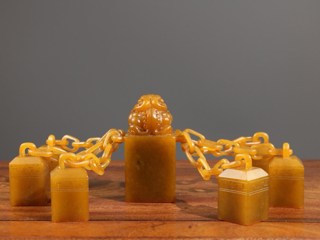 A set of Tian Huangshi Rui Beast Gu Long Seven Chain Medals