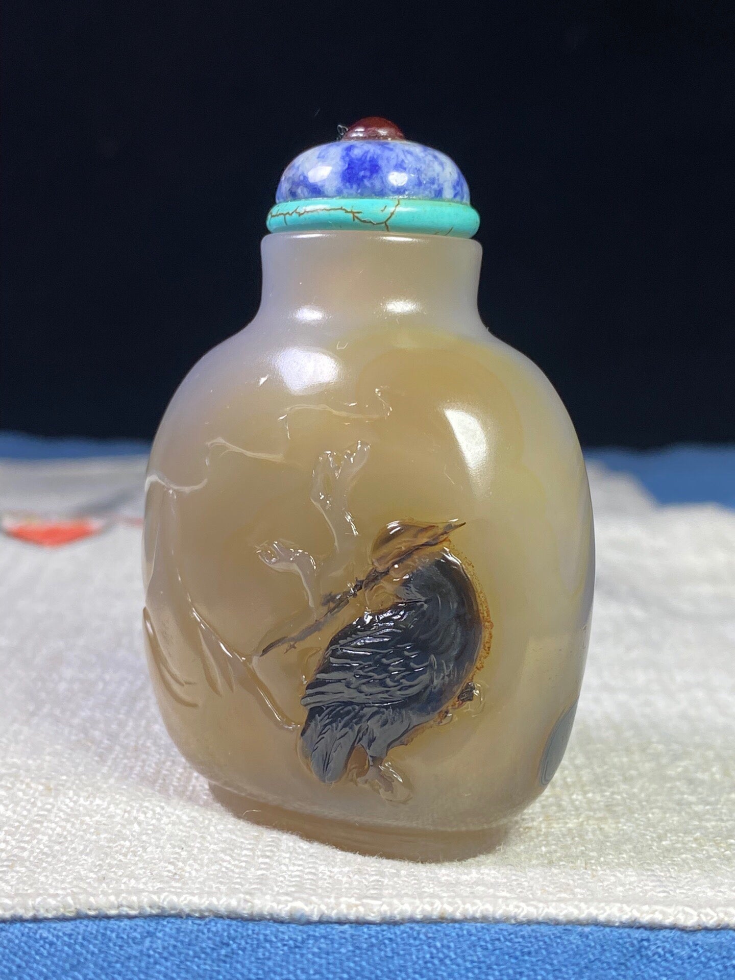 Chinese antique agate beautifully carved snuff bottle