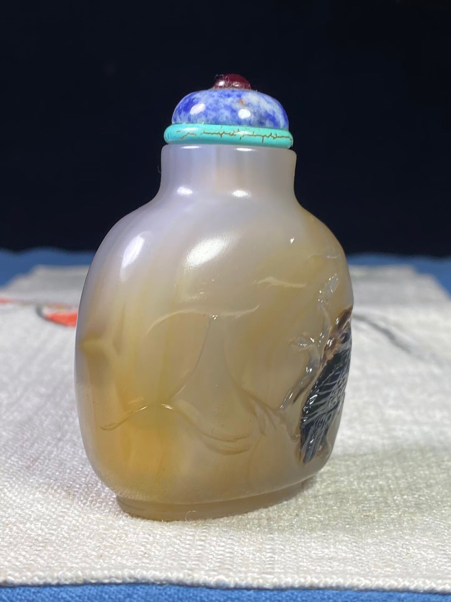 Chinese antique agate beautifully carved snuff bottle