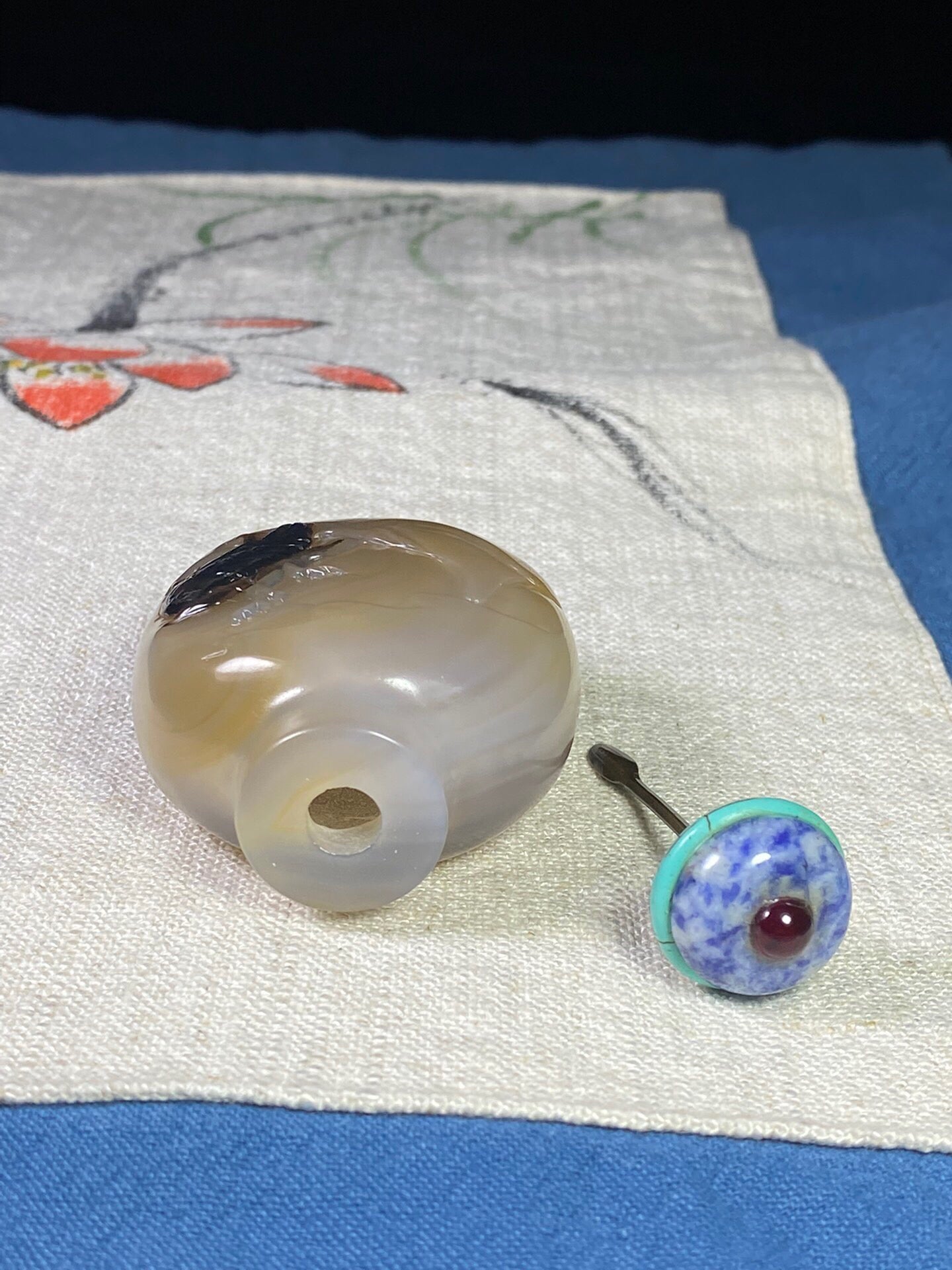 Chinese antique agate beautifully carved snuff bottle