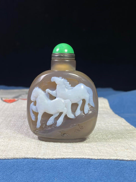 Chinese antique agate beautifully carved snuff bottle