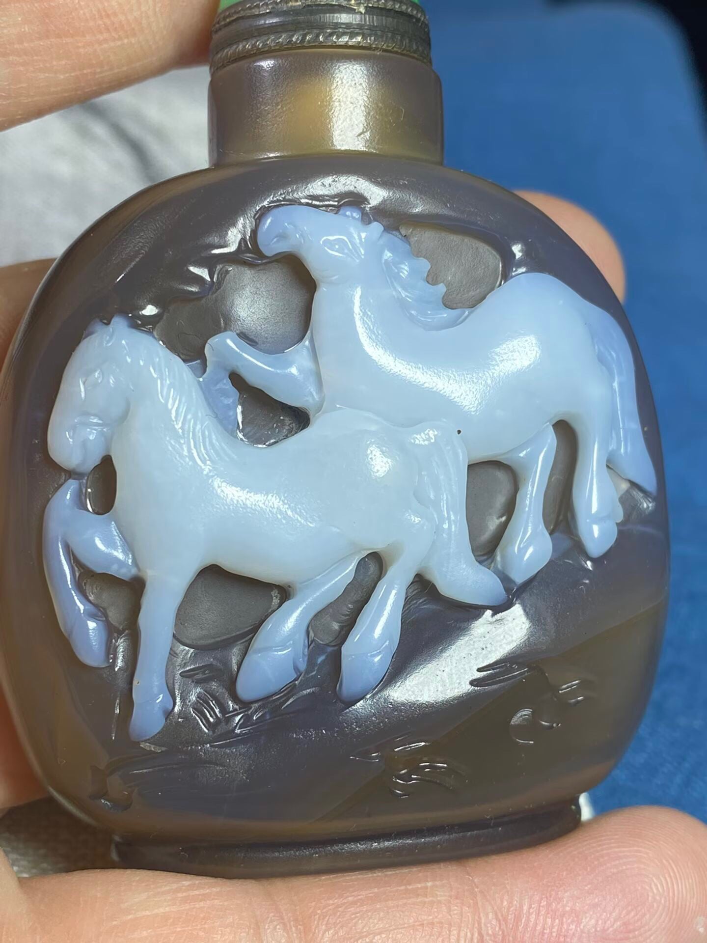 Chinese antique agate beautifully carved snuff bottle