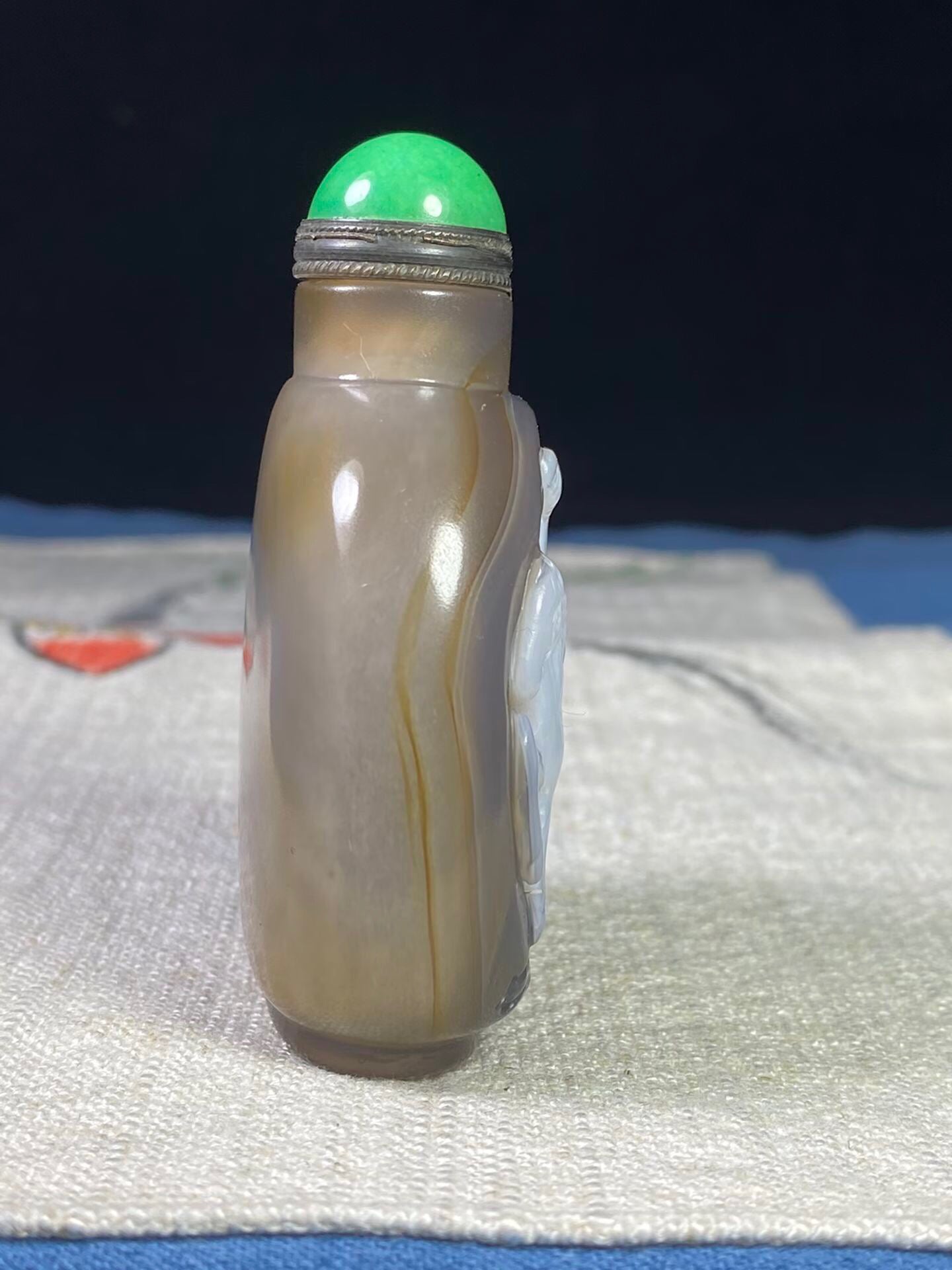 Chinese antique agate beautifully carved snuff bottle