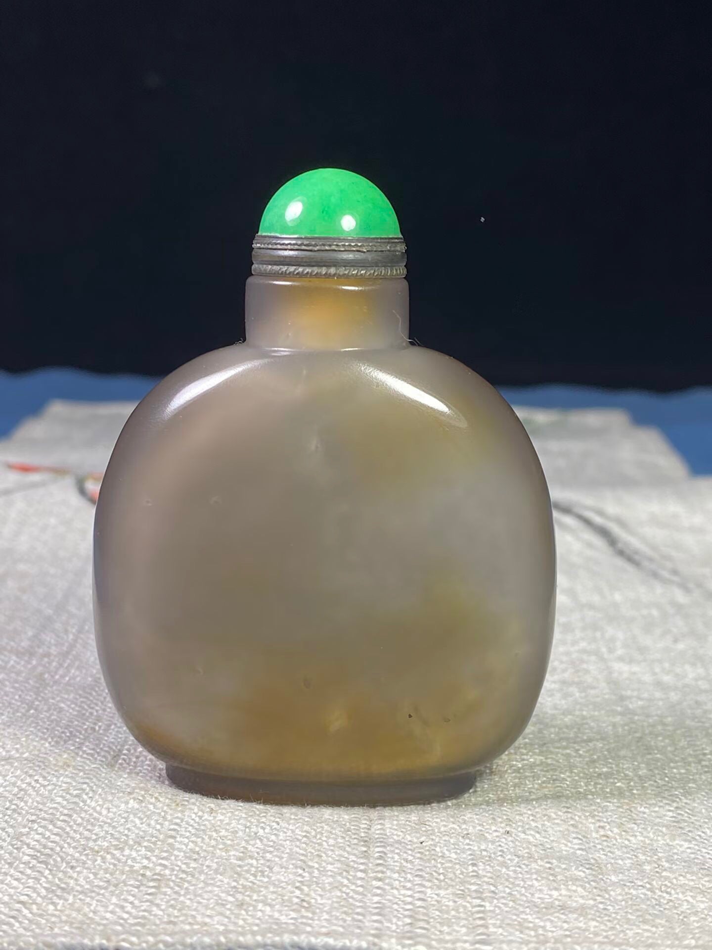 Chinese antique agate beautifully carved snuff bottle