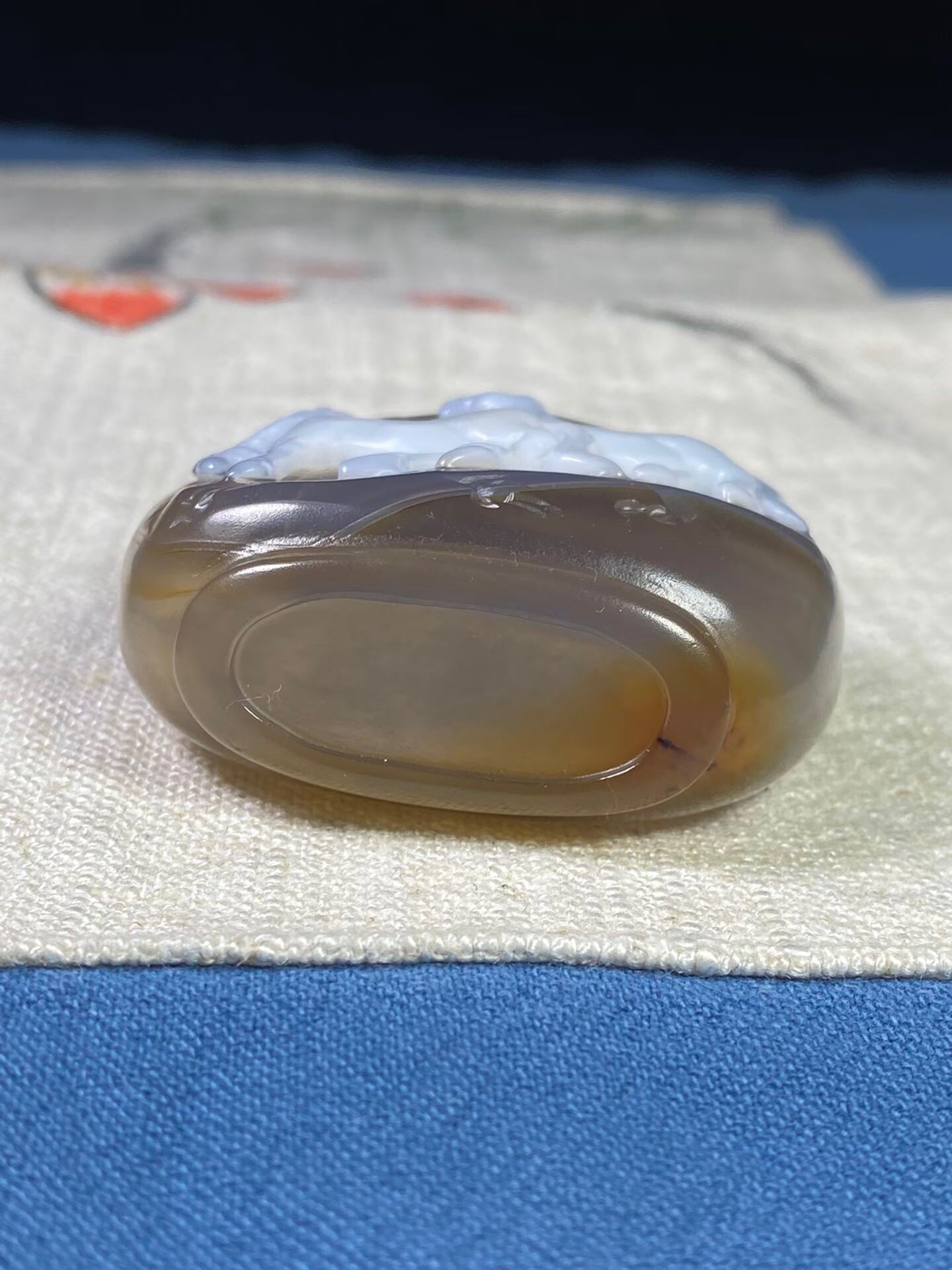 Chinese antique agate beautifully carved snuff bottle