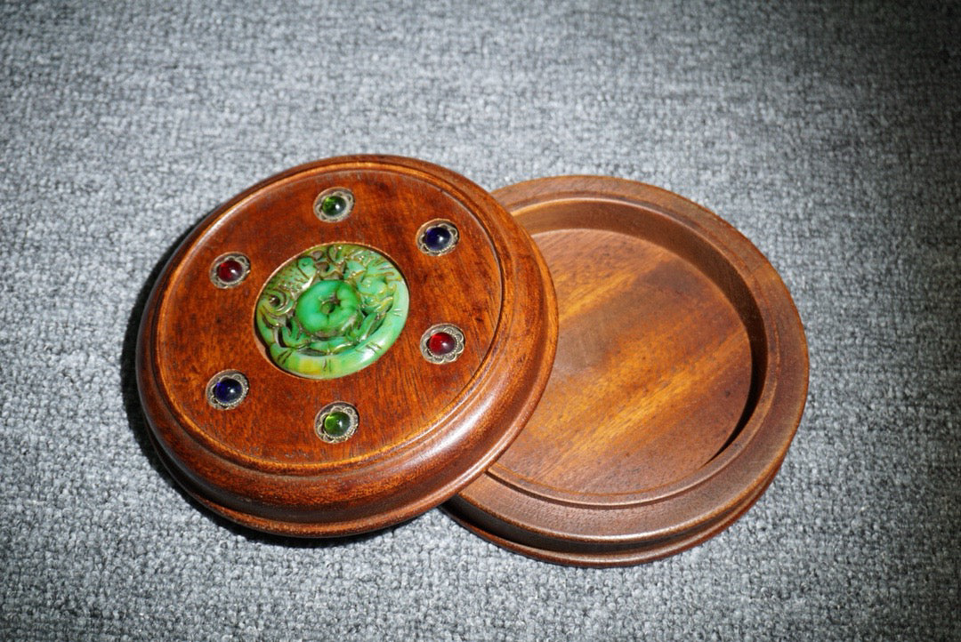 Pear wood round jewelry box