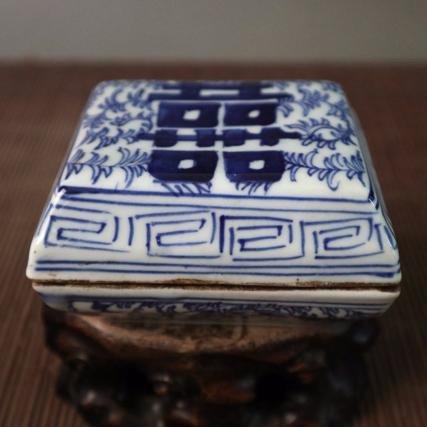 Ceramic blue and white double happiness pattern square printing box