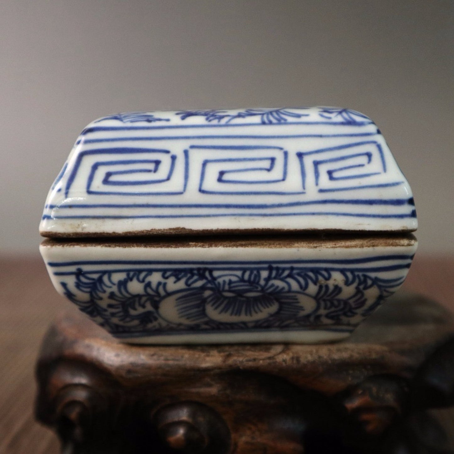 Ceramic blue and white double happiness pattern square printing box