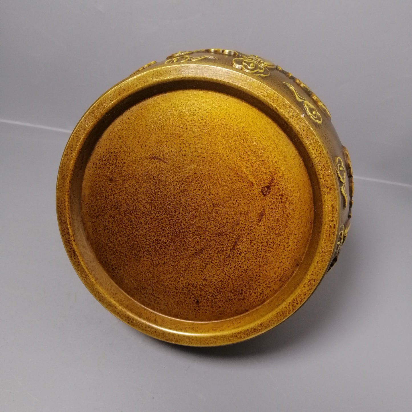 Chinese antique pure copper bat jar ornament