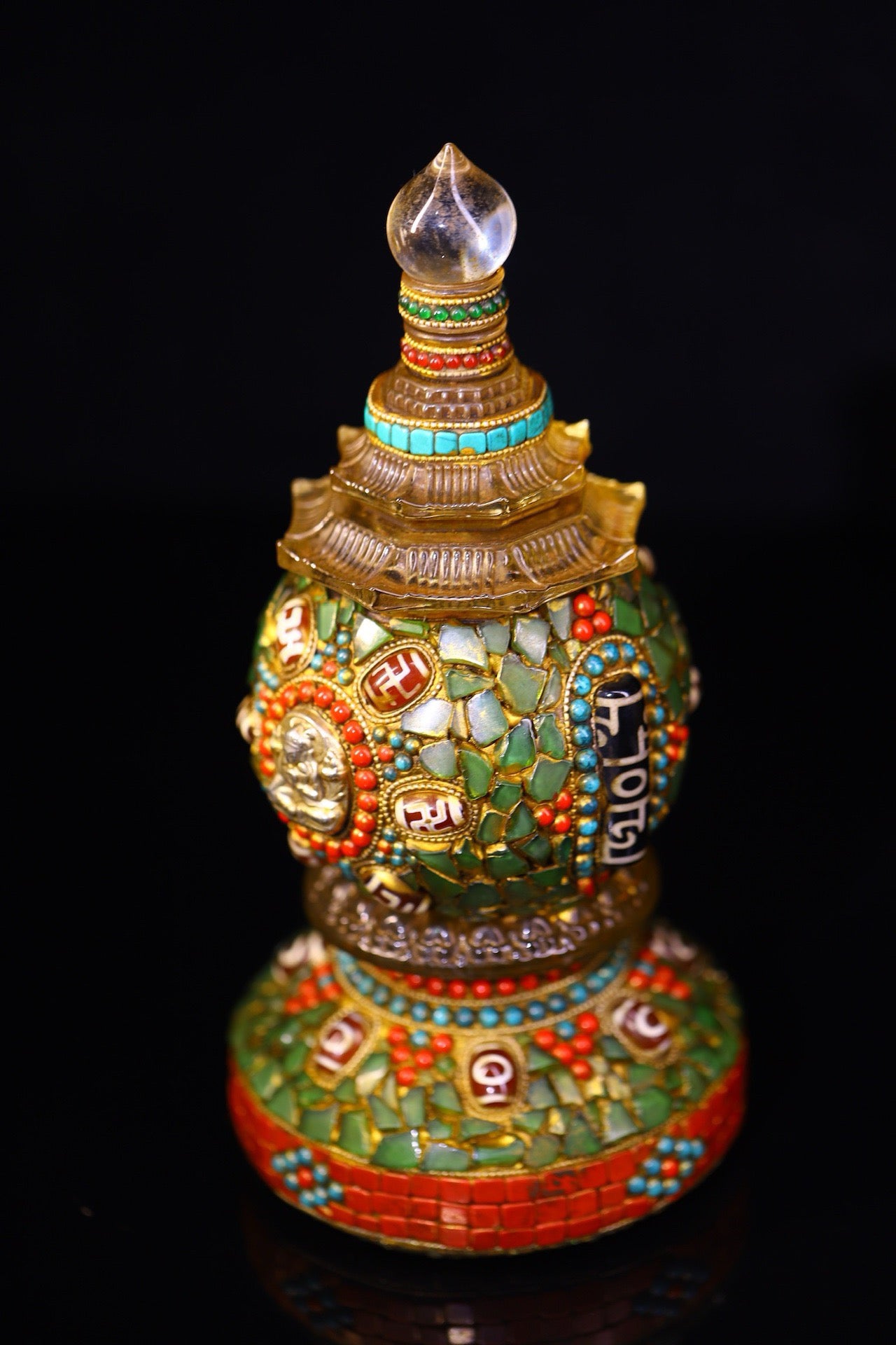 Crystal carving, inlaid with celestial beads, gemstone jar