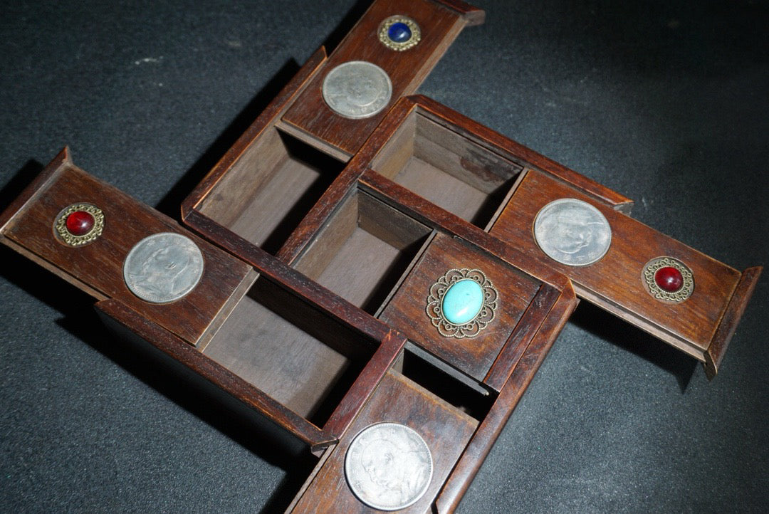 Hua Li Mu Wu Kai Box