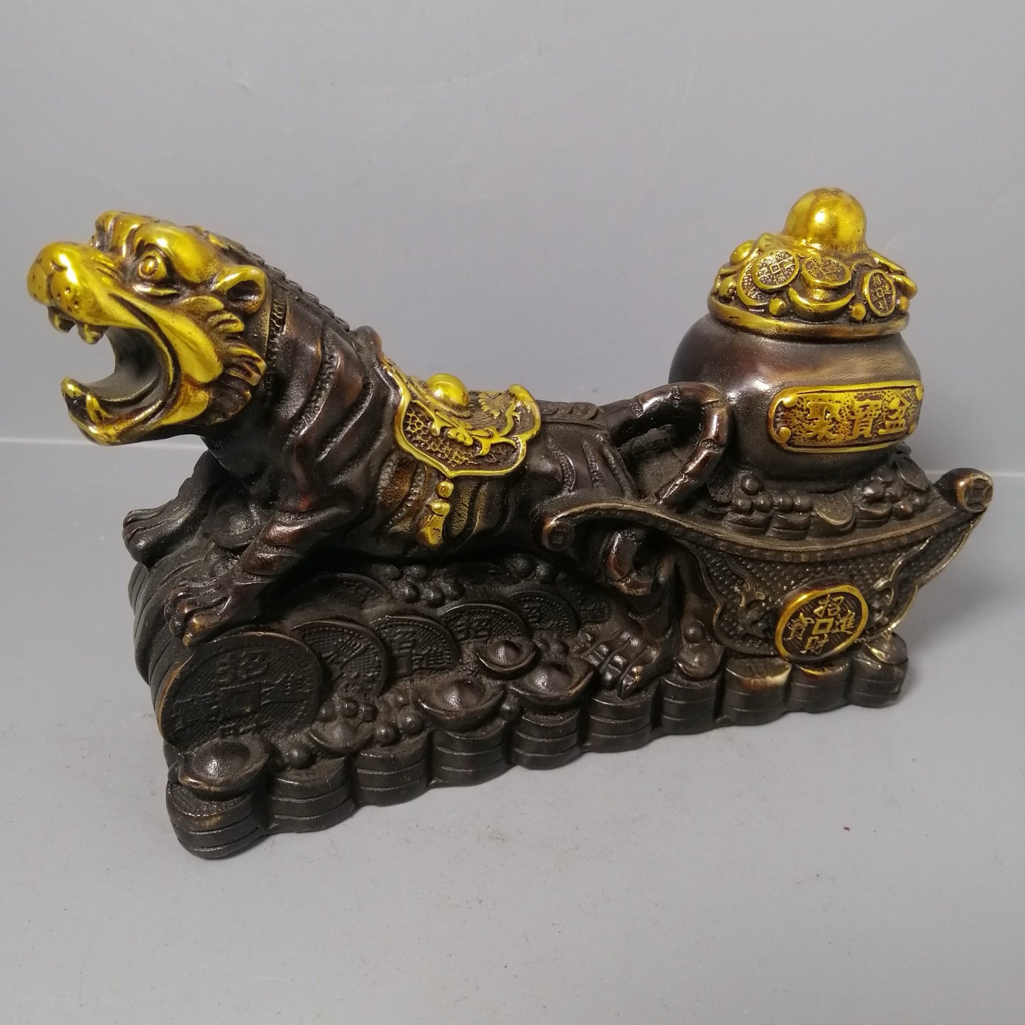 Chinese antique pure copper attracting treasure tiger ornaments