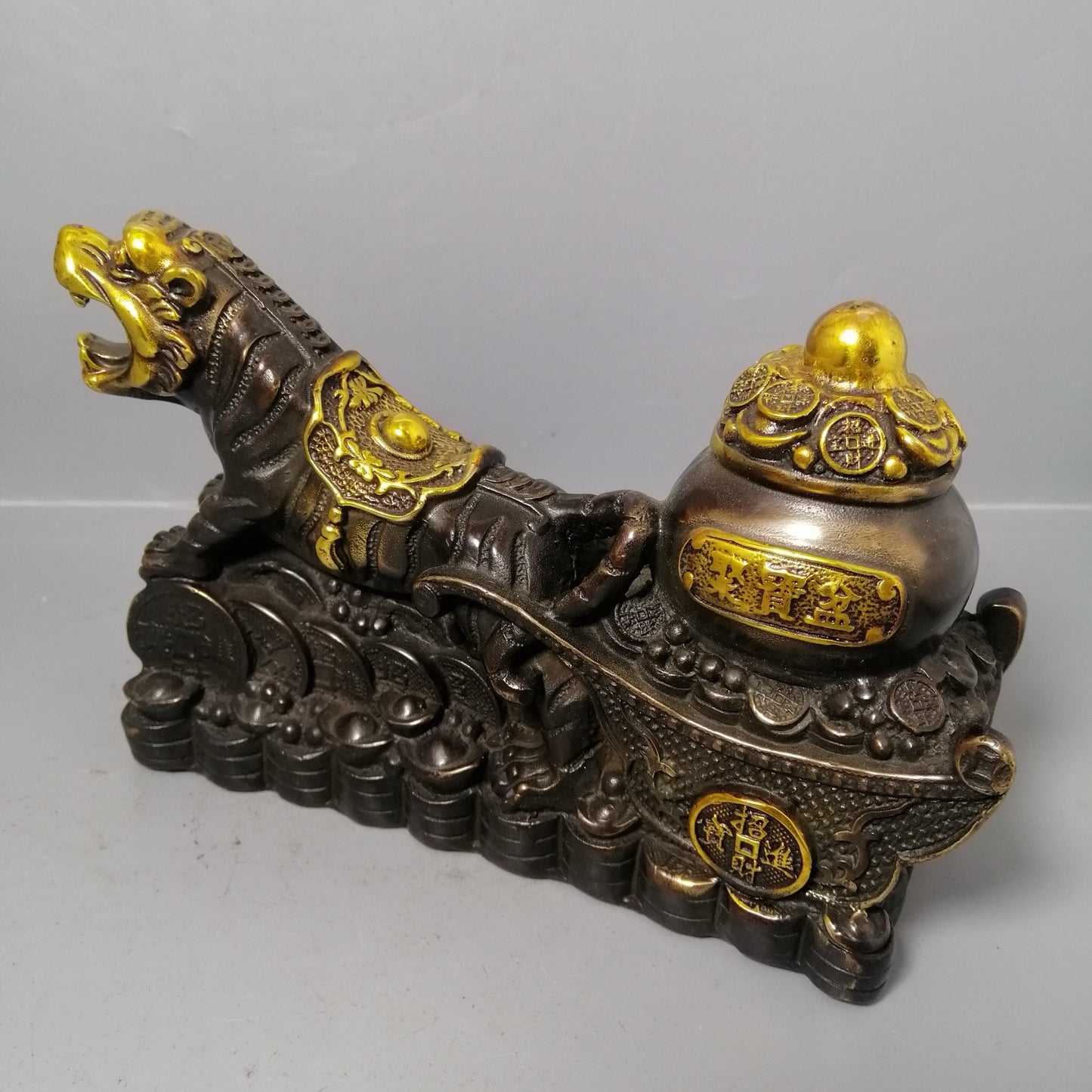Chinese antique pure copper attracting treasure tiger ornaments