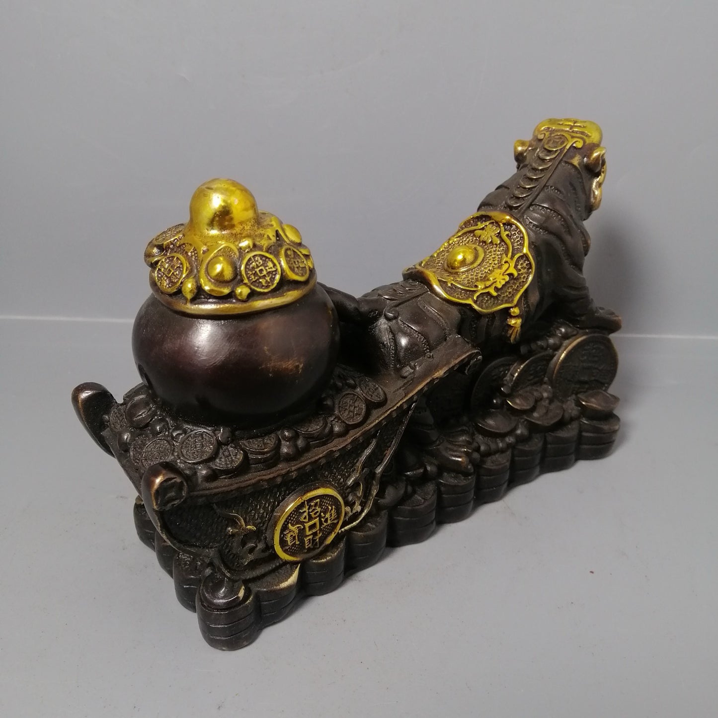 Chinese antique pure copper attracting treasure tiger ornaments
