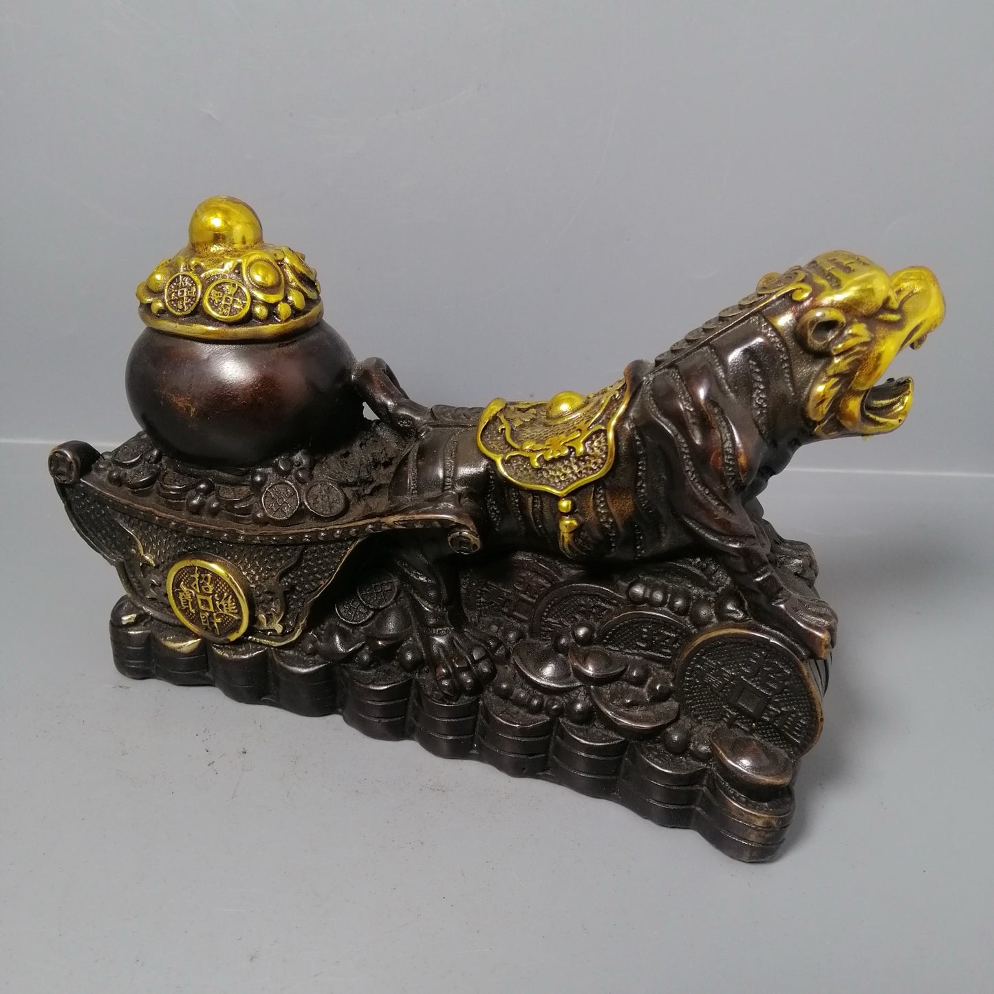 Chinese antique pure copper attracting treasure tiger ornaments