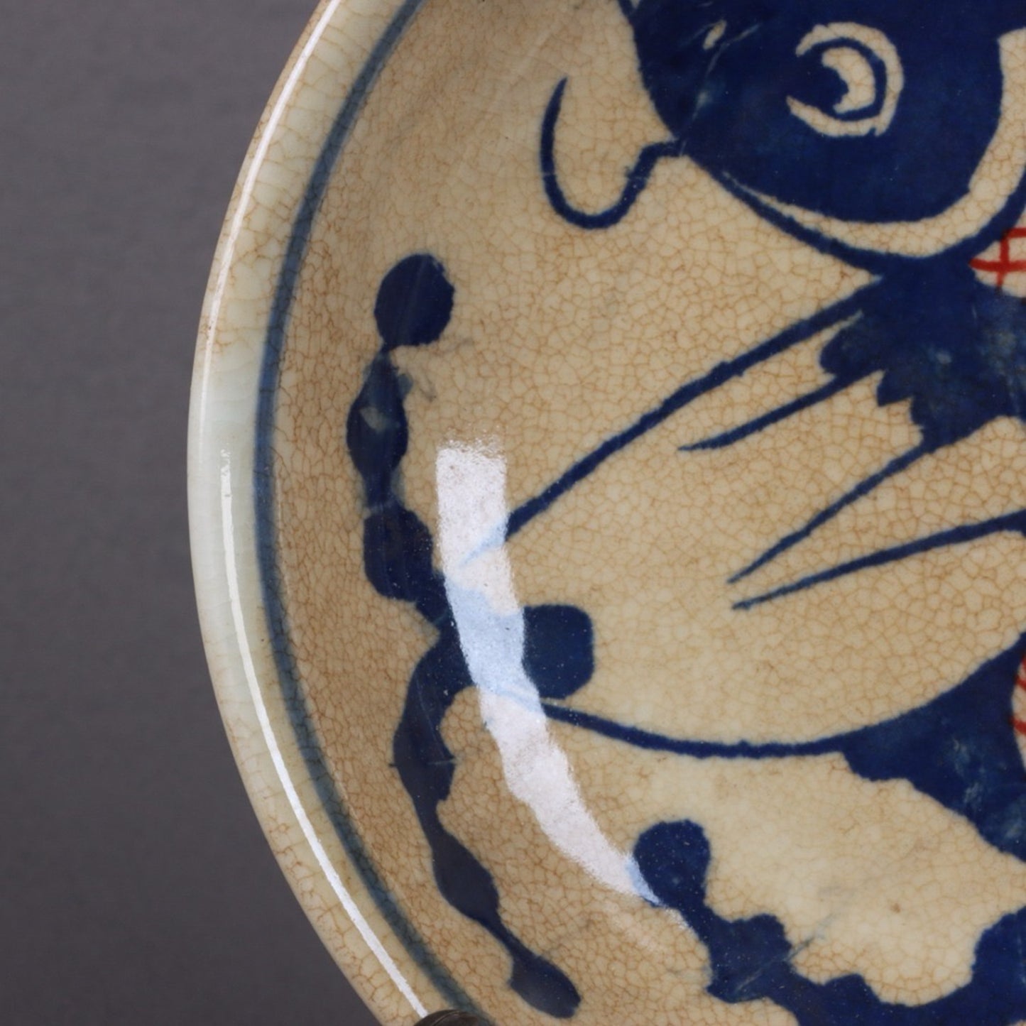 Ceramic blue and white glazed red fish pattern plate