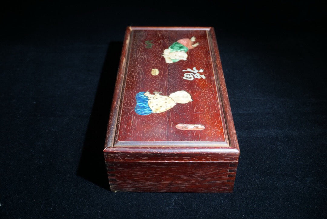 Pear wood inlaid shell shaped lucky push-pull box in front of me