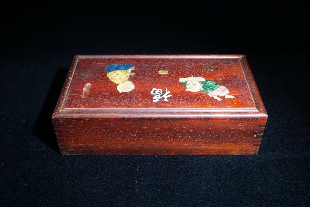 Pear wood inlaid shell shaped lucky push-pull box in front of me