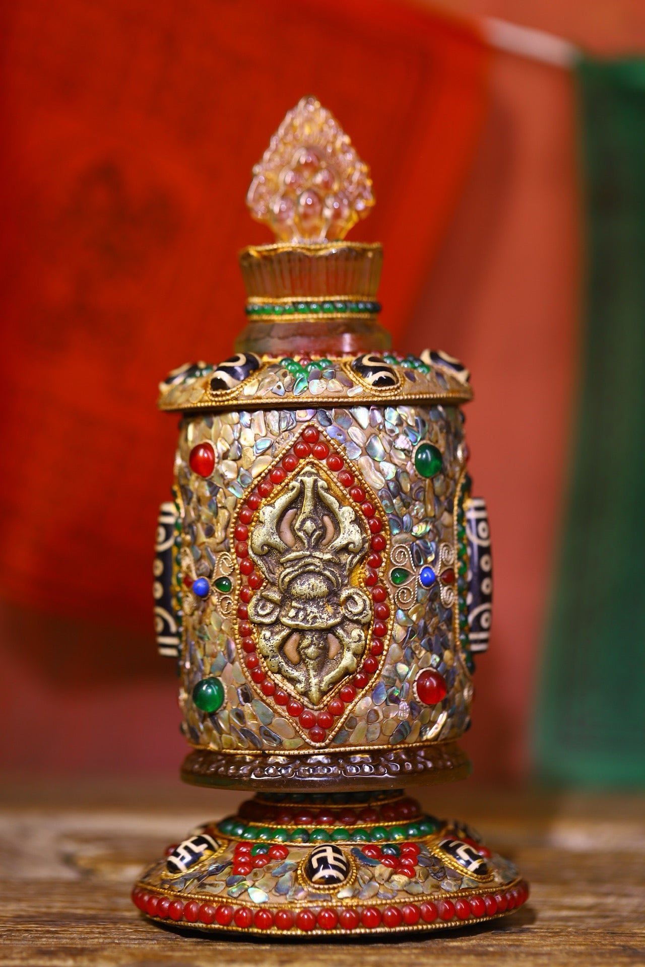 Crystal carving, inlaid with celestial beads, gemstone jar