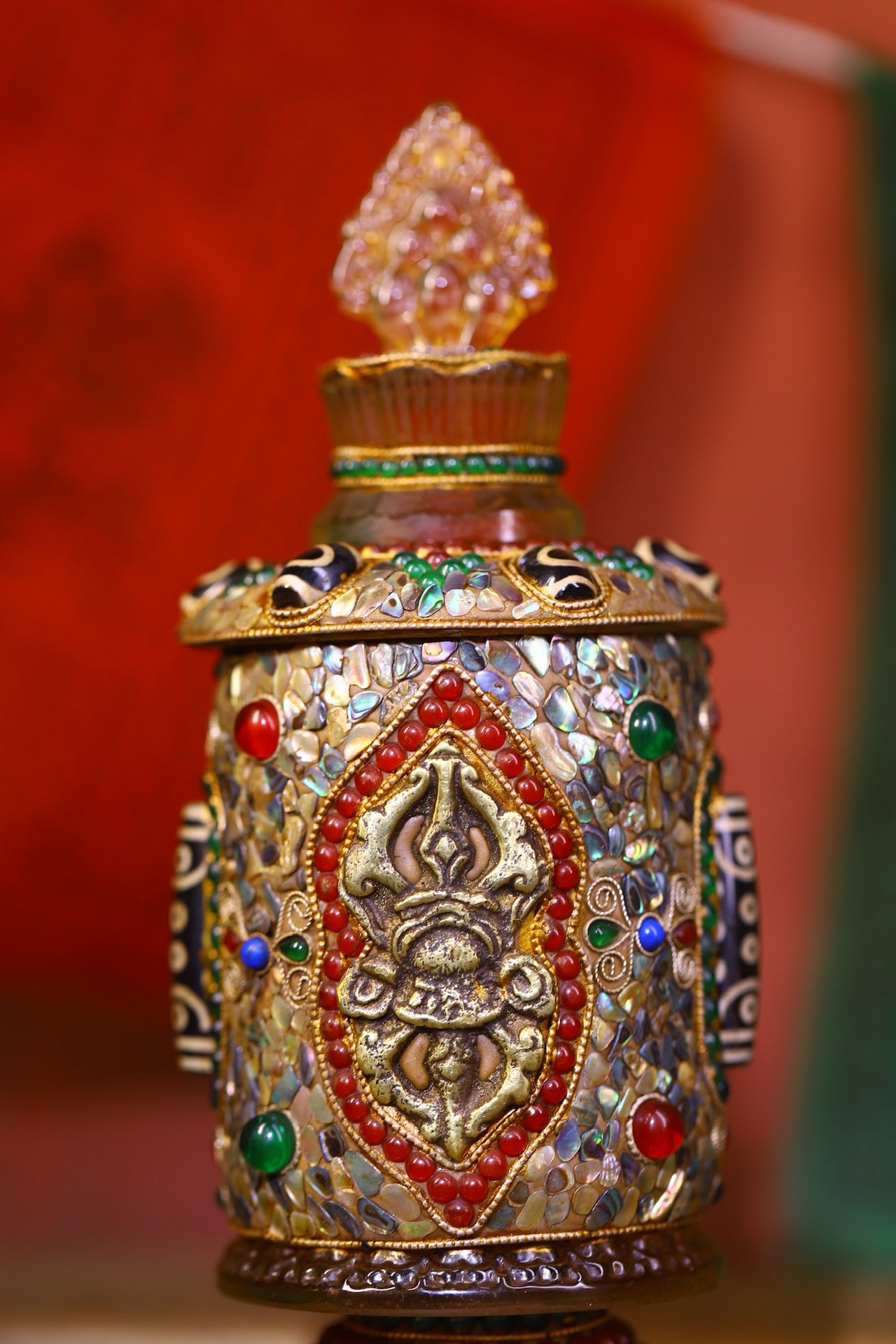 Crystal carving, inlaid with celestial beads, gemstone jar