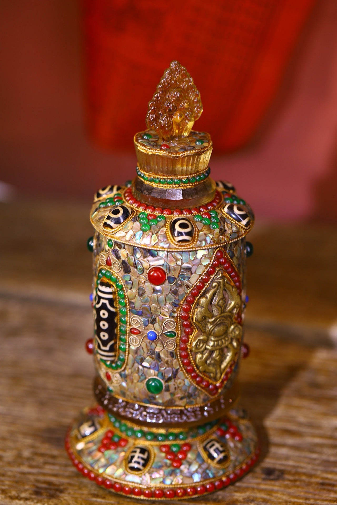 Crystal carving, inlaid with celestial beads, gemstone jar