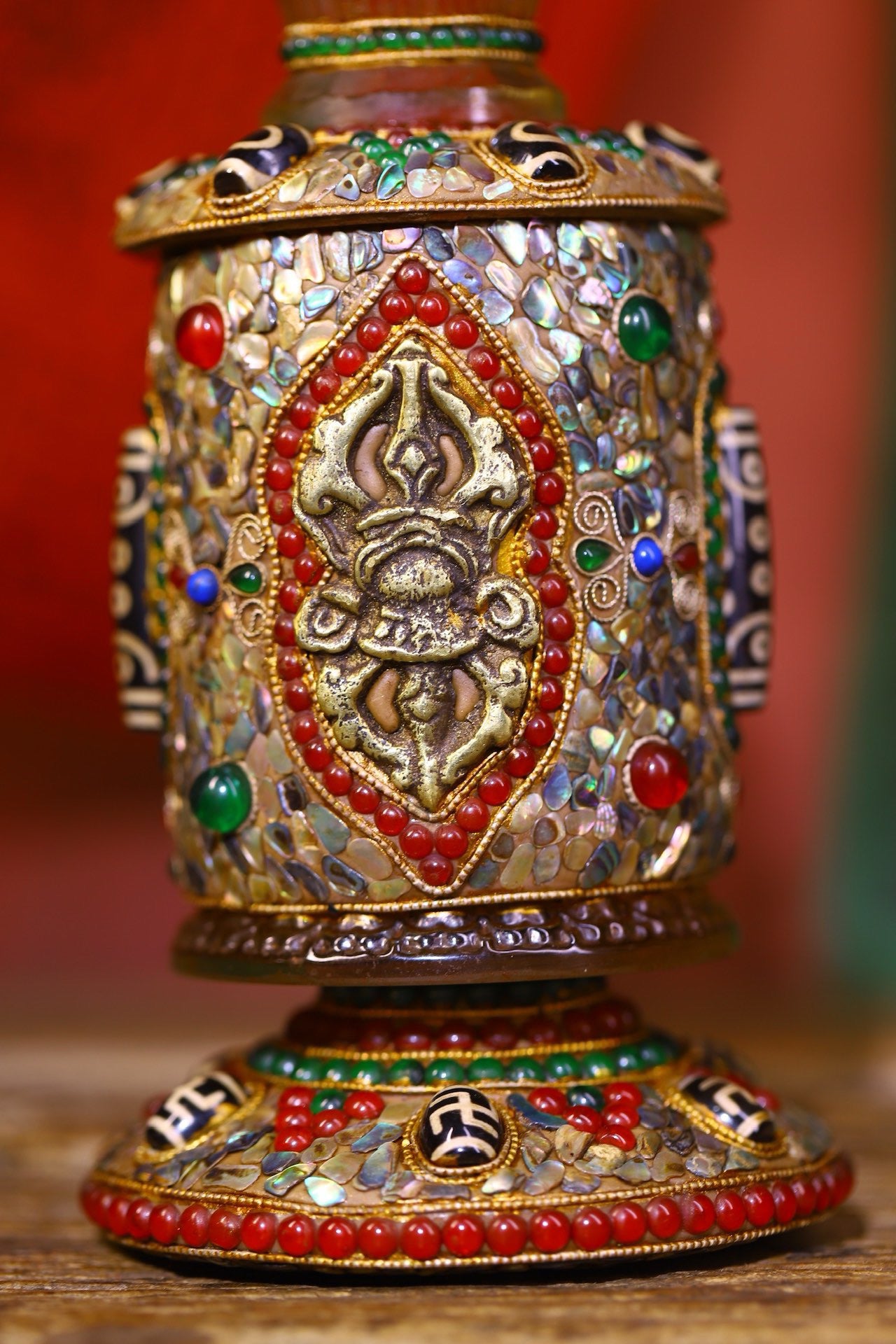 Crystal carving, inlaid with celestial beads, gemstone jar