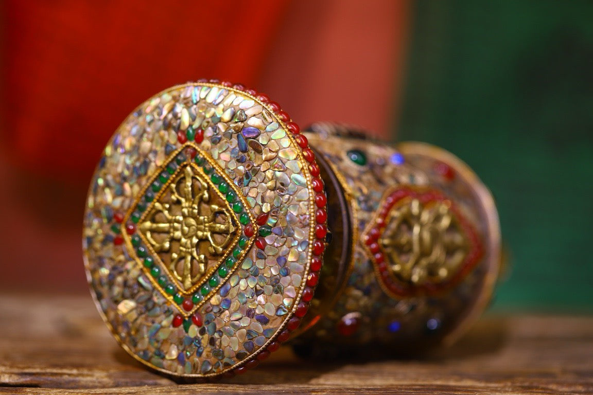 Crystal carving, inlaid with celestial beads, gemstone jar