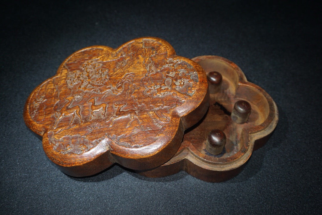 Hua Li Mu finely carved finger box