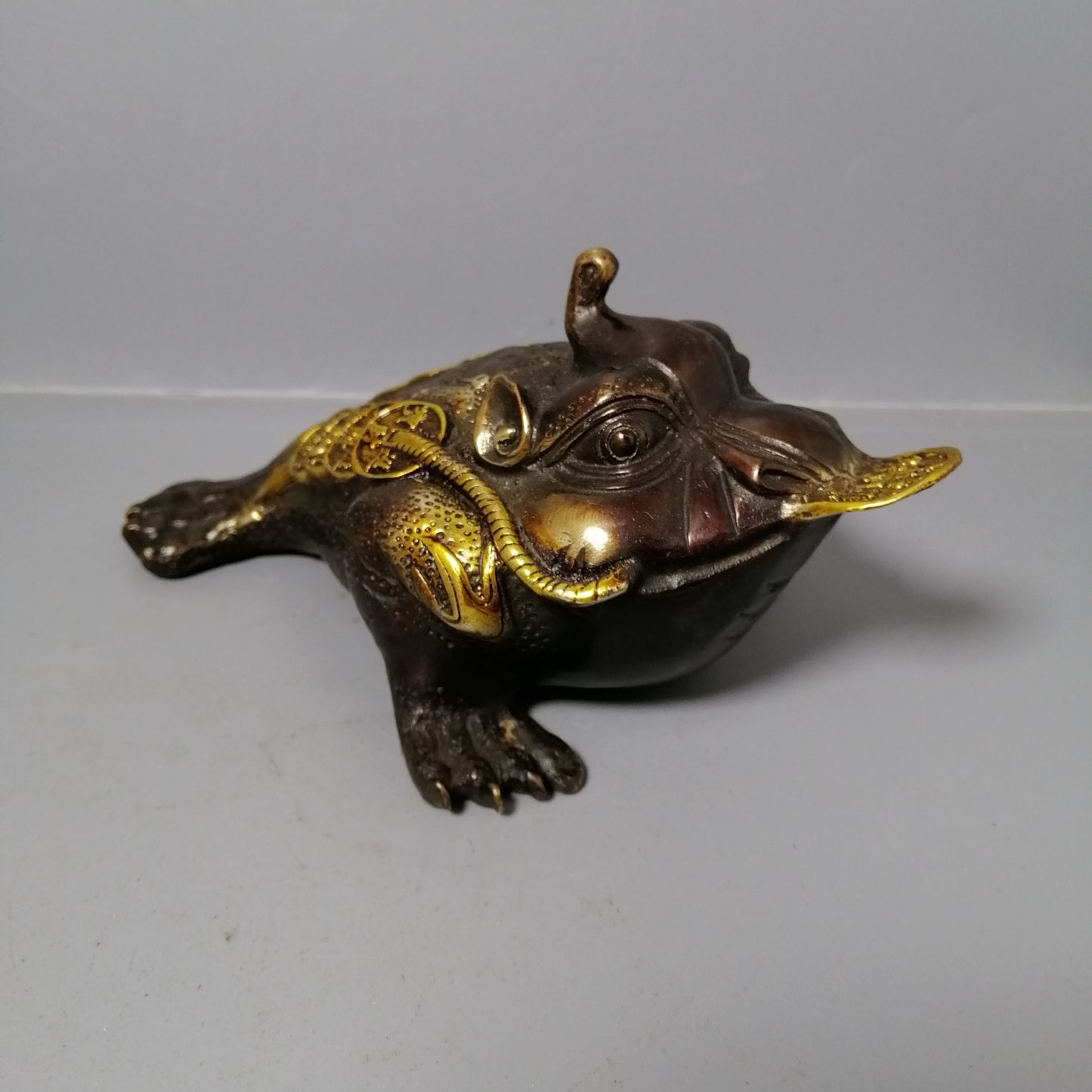 Chinese antique pure copper golden toad ornaments