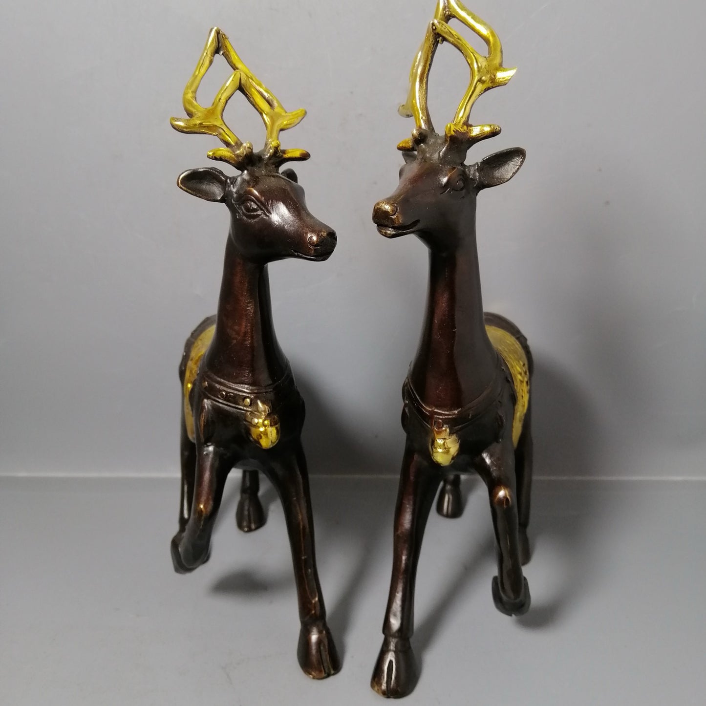 A pair of Chinese antique pure copper deer ornaments