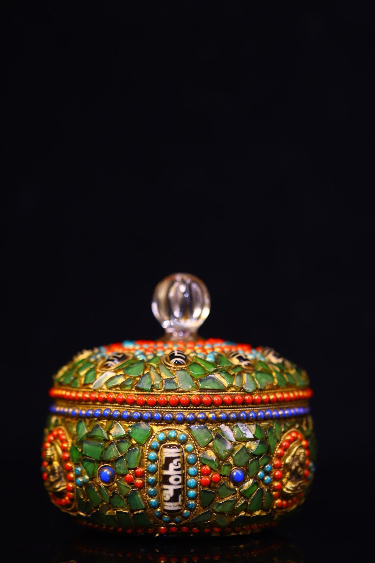 Crystal carving, inlaid with celestial beads, gemstone jar