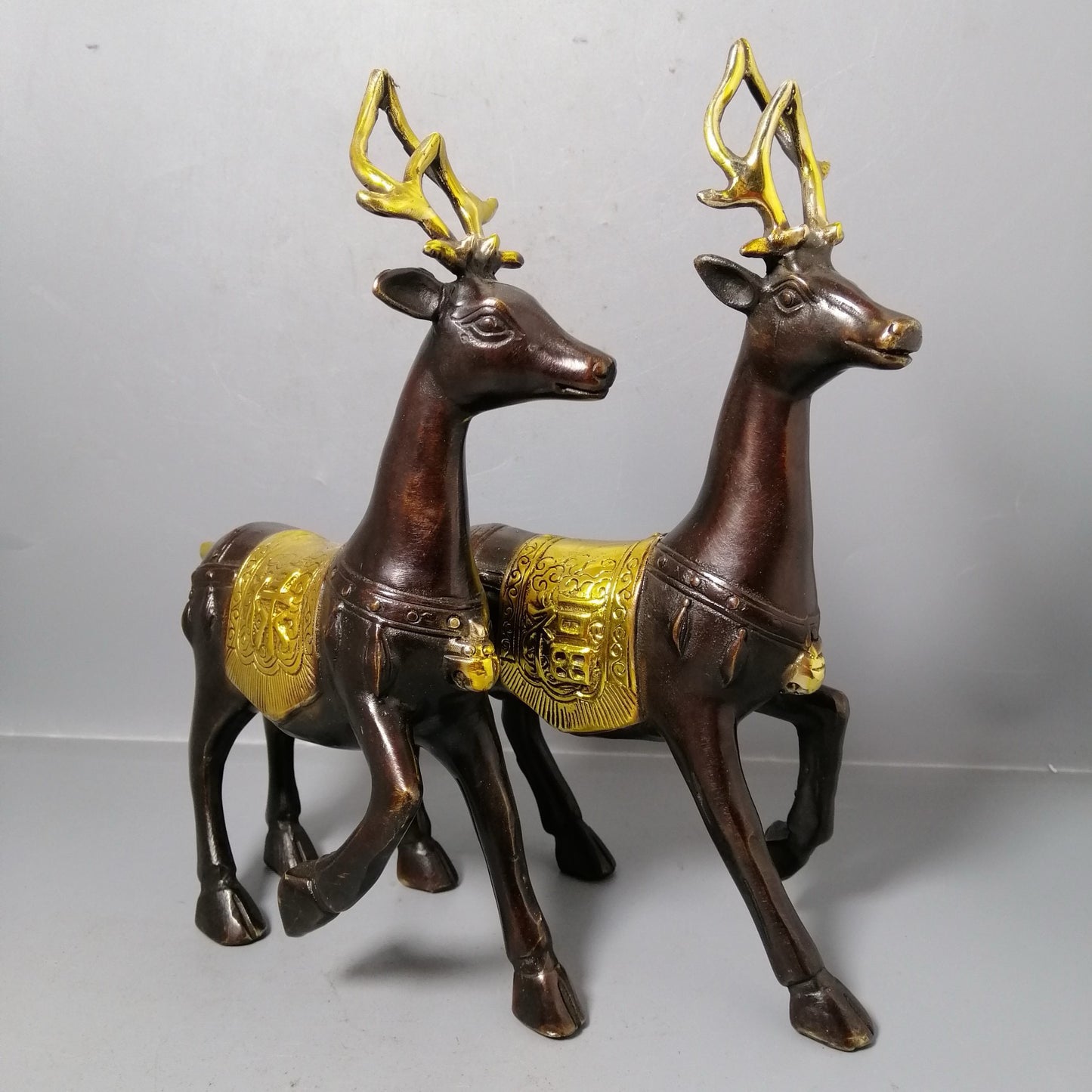 A pair of Chinese antique pure copper deer ornaments