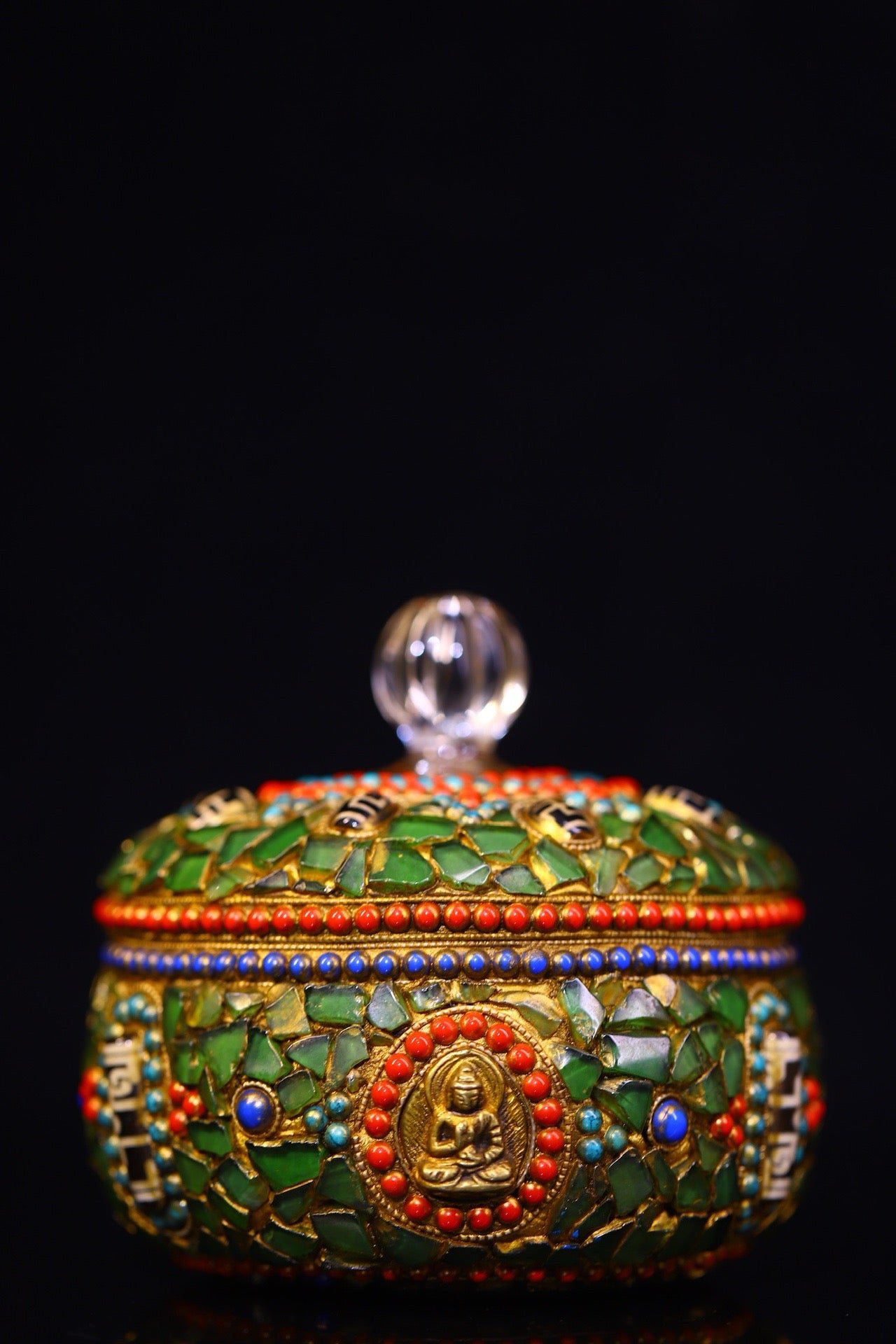 Crystal carving, inlaid with celestial beads, gemstone jar