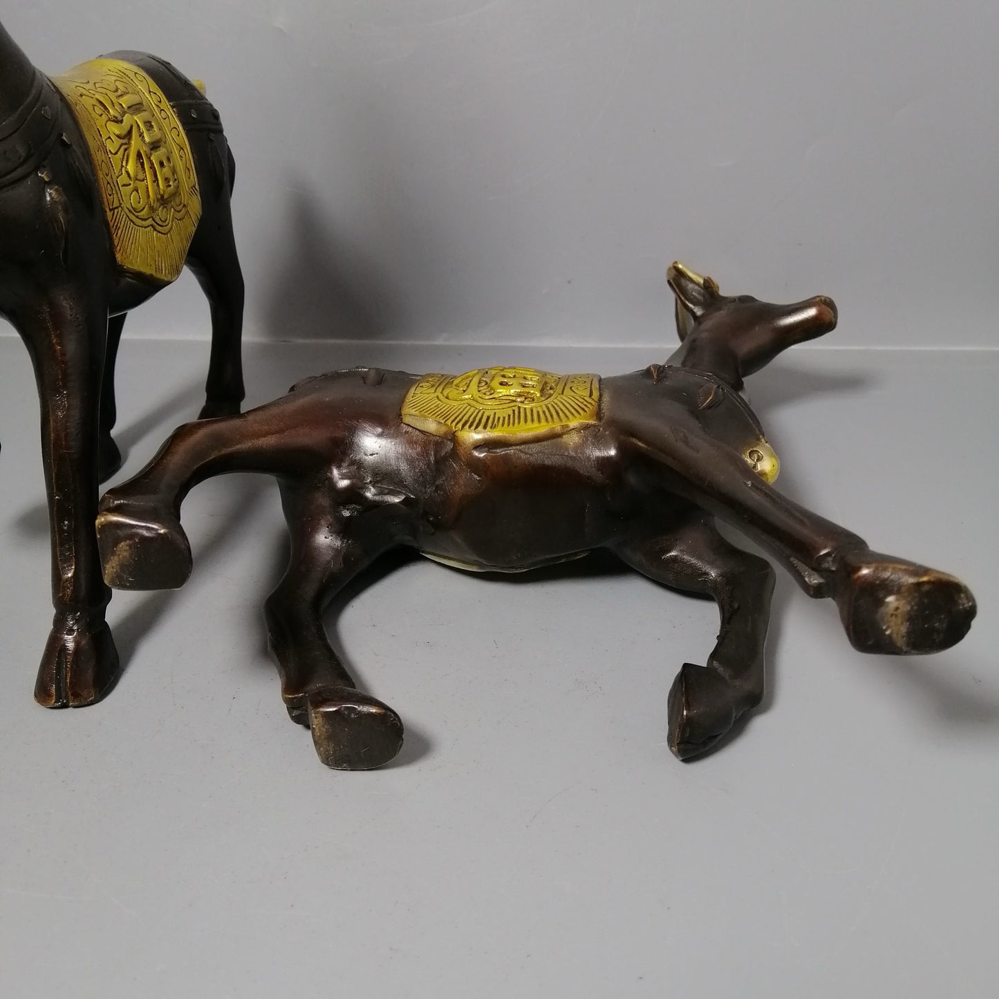 A pair of Chinese antique pure copper deer ornaments