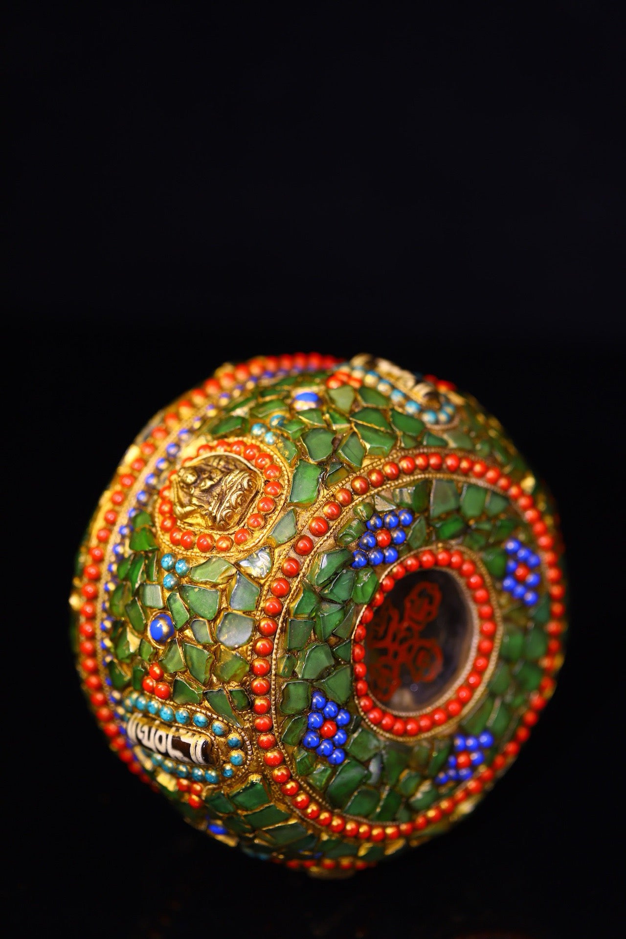 Crystal carving, inlaid with celestial beads, gemstone jar
