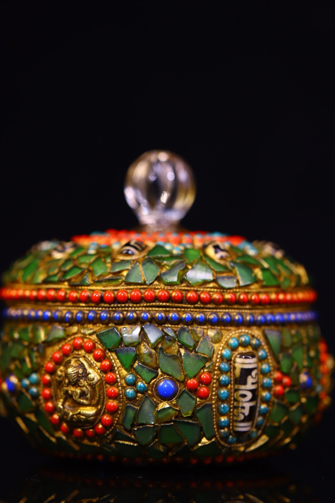 Crystal carving, inlaid with celestial beads, gemstone jar