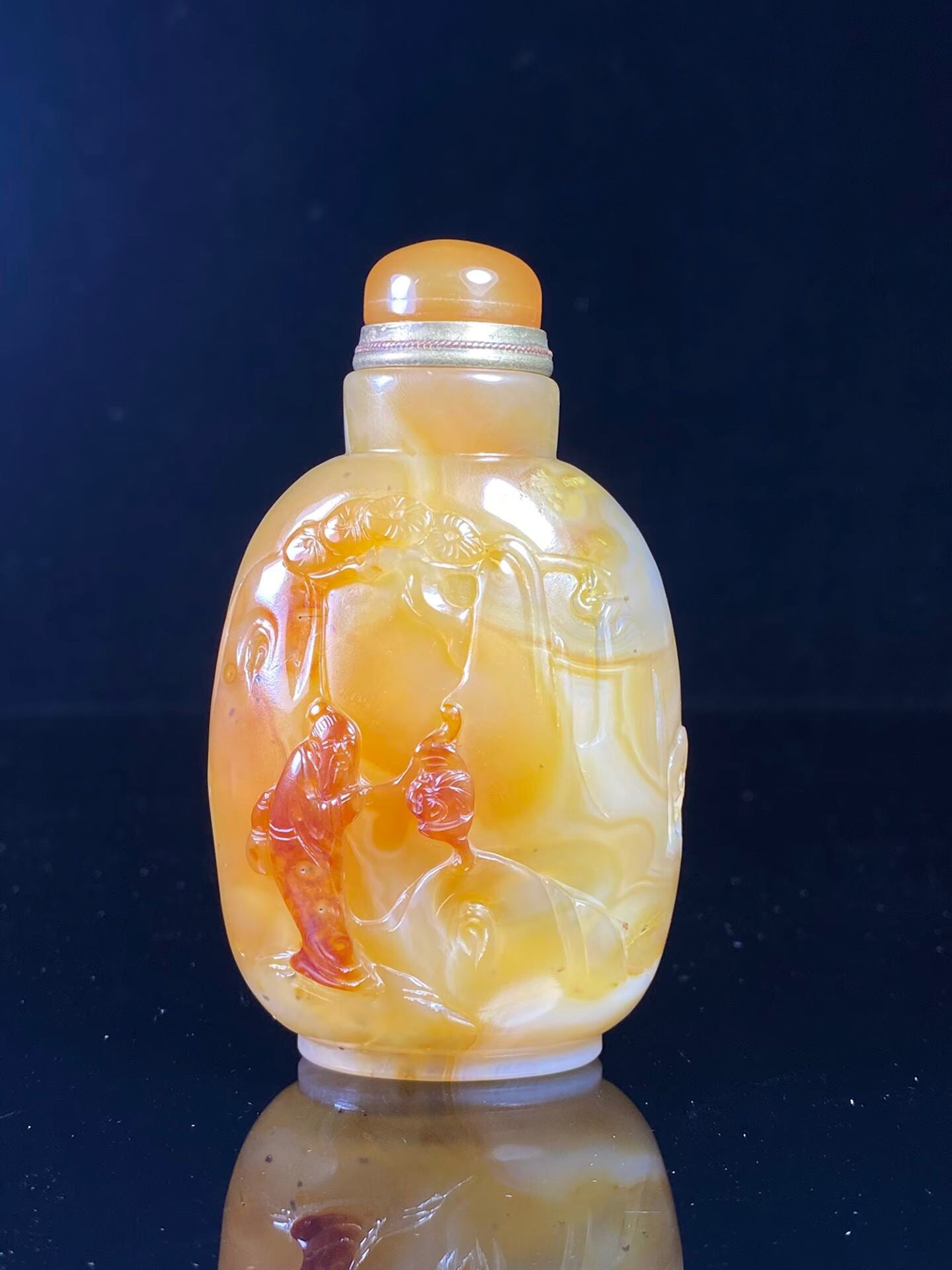 Chinese antique agate snuff bottle