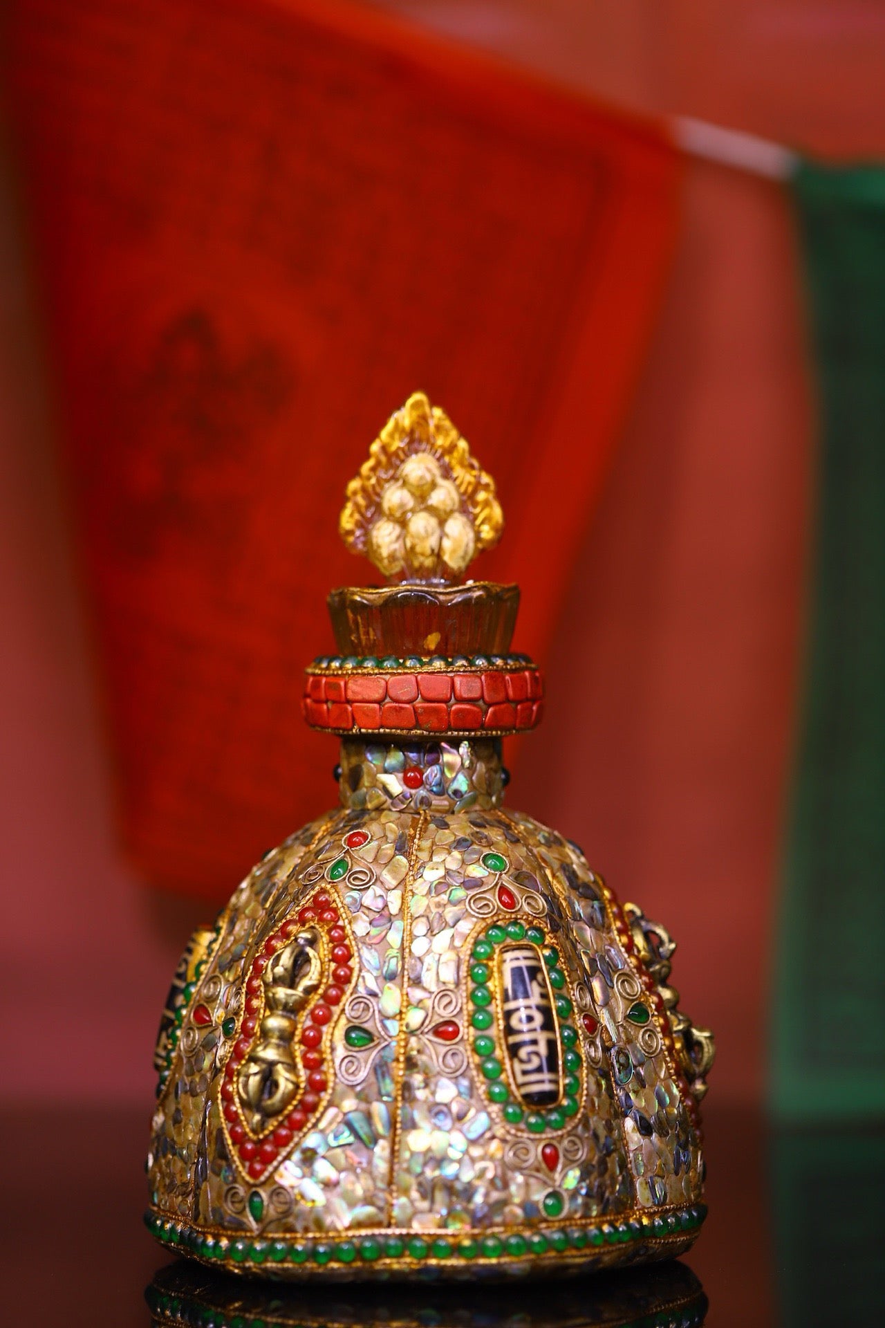 Crystal carving, inlaid with celestial beads, gemstone jar