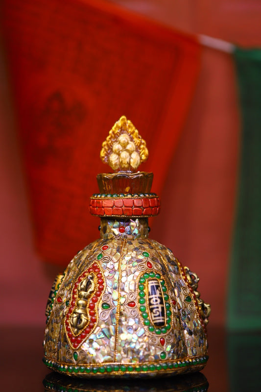 Crystal carving, inlaid with celestial beads, gemstone jar