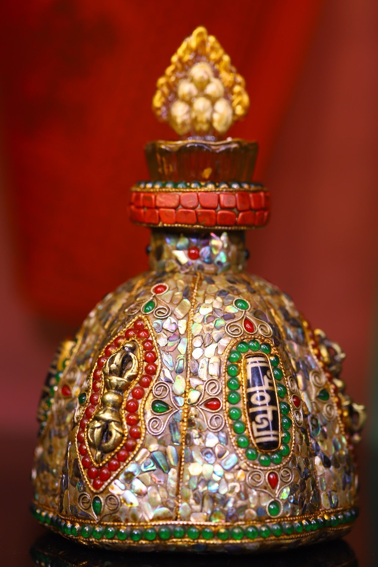 Crystal carving, inlaid with celestial beads, gemstone jar