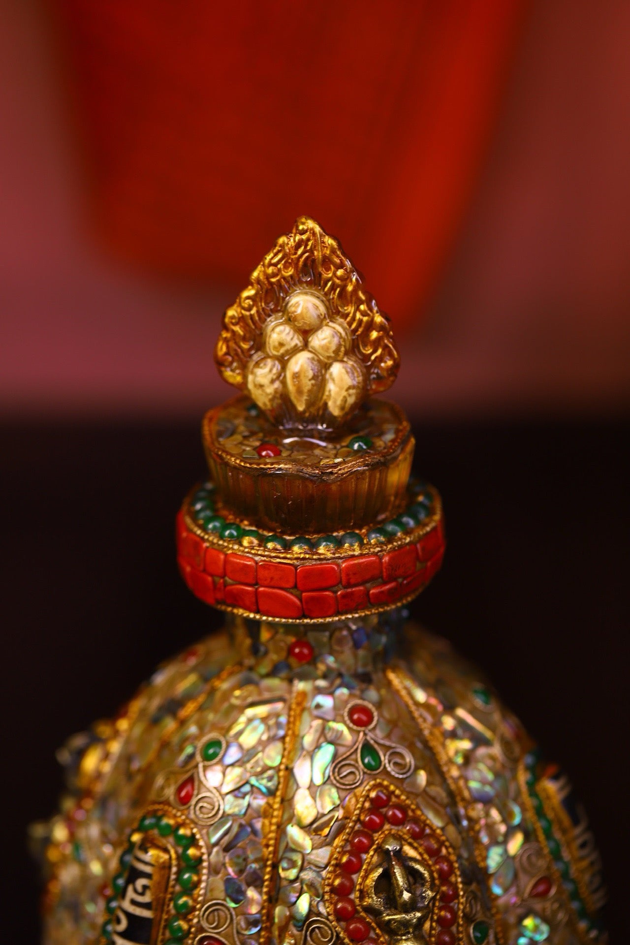Crystal carving, inlaid with celestial beads, gemstone jar