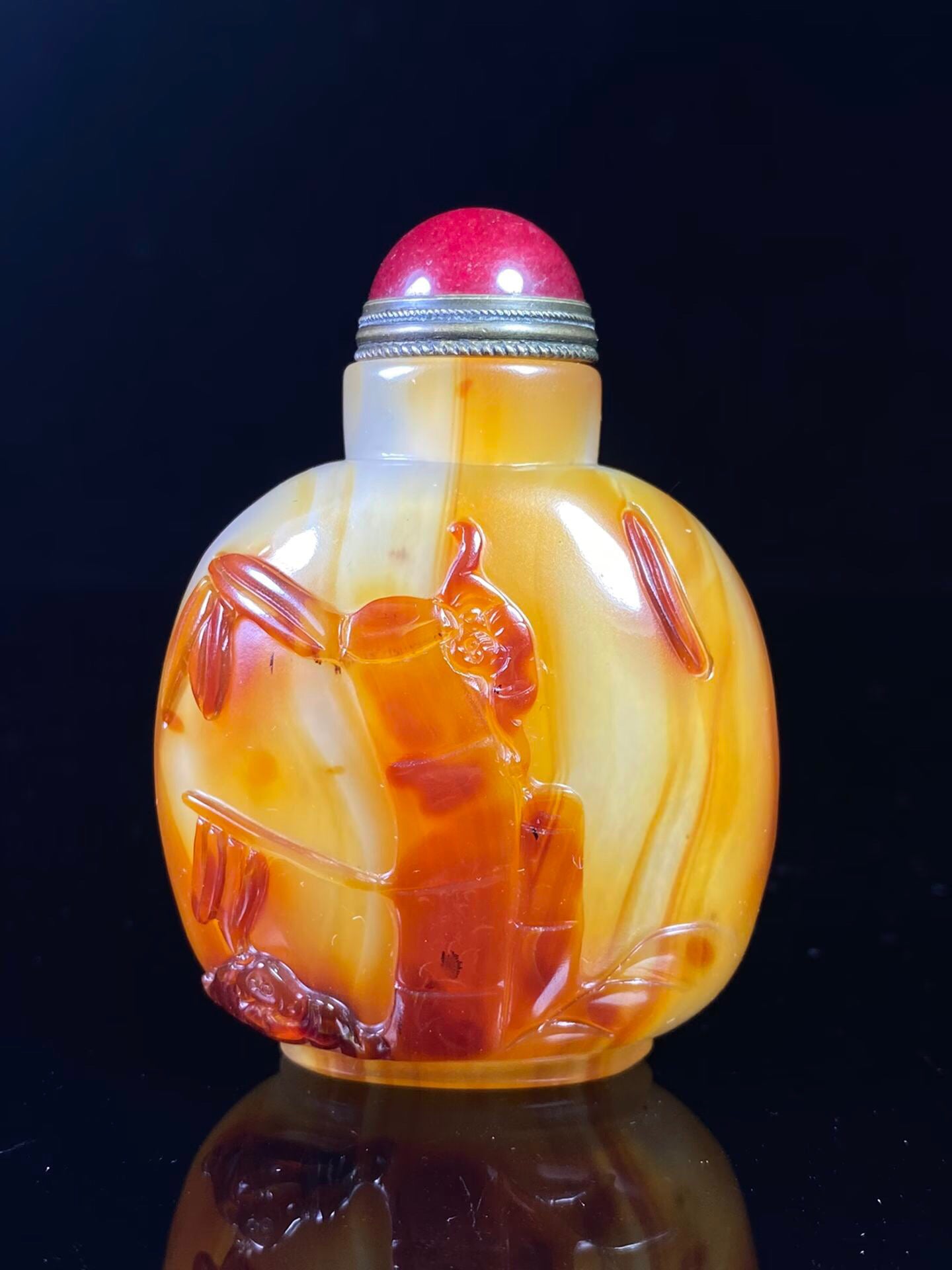 Chinese antique agate snuff bottle