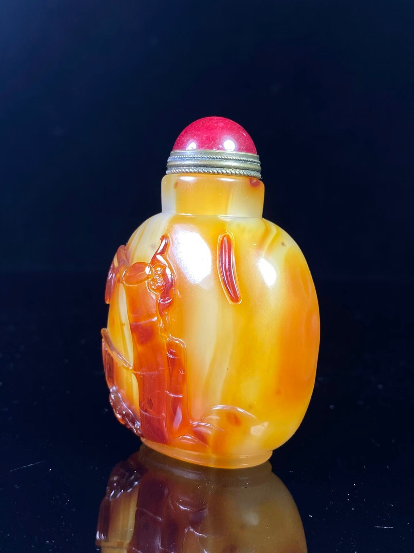 Chinese antique agate snuff bottle