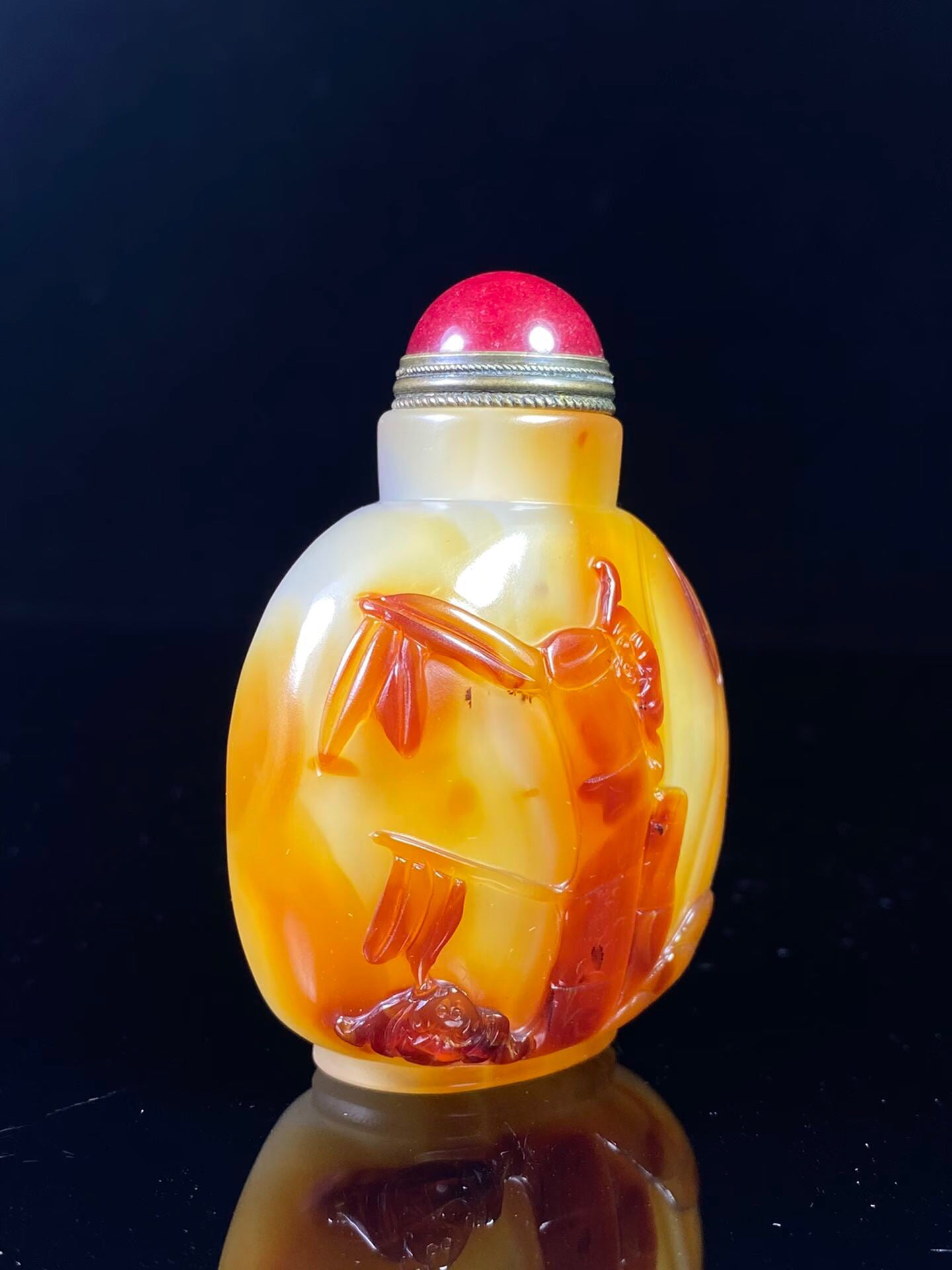 Chinese antique agate snuff bottle