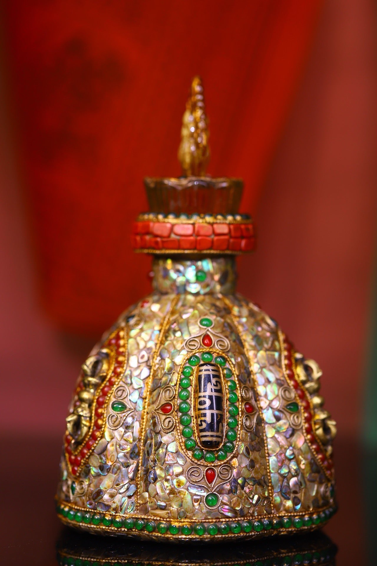 Crystal carving, inlaid with celestial beads, gemstone jar