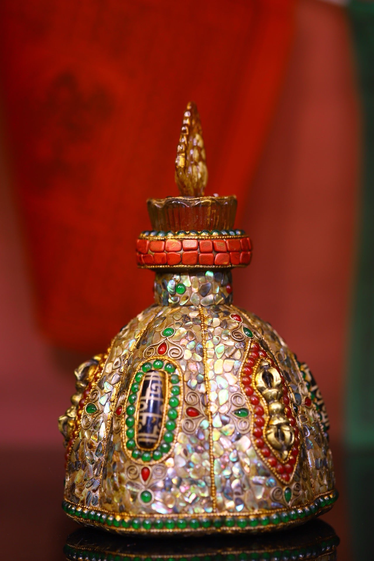 Crystal carving, inlaid with celestial beads, gemstone jar