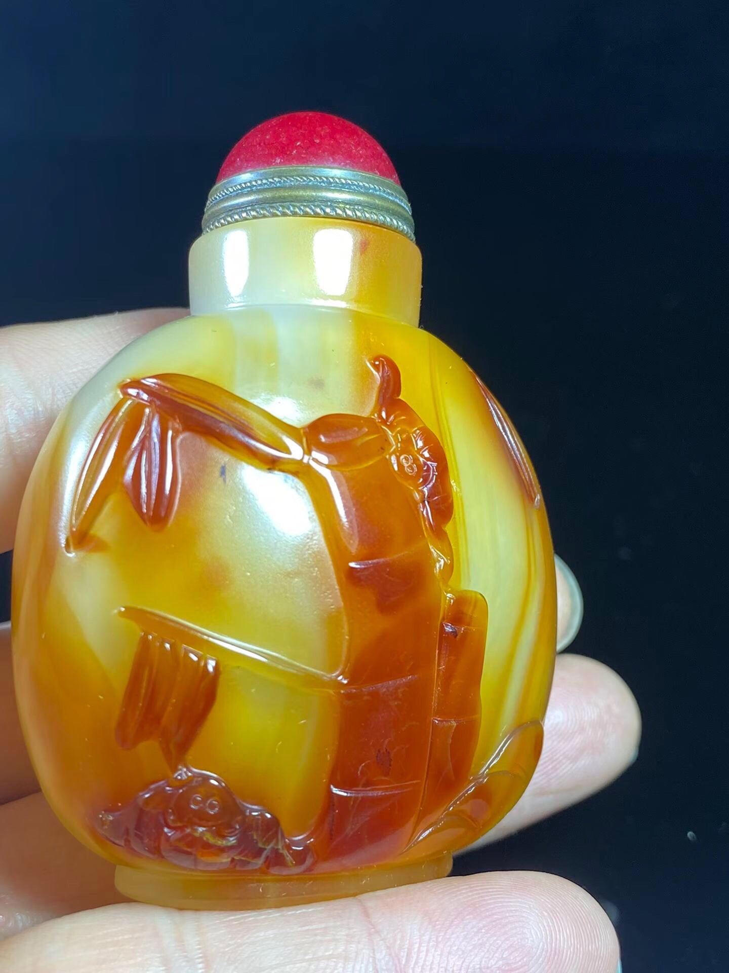 Chinese antique agate snuff bottle