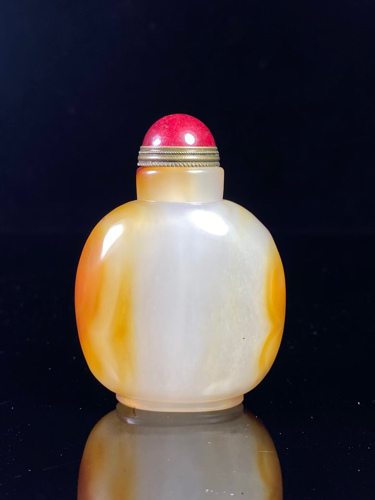 Chinese antique agate snuff bottle