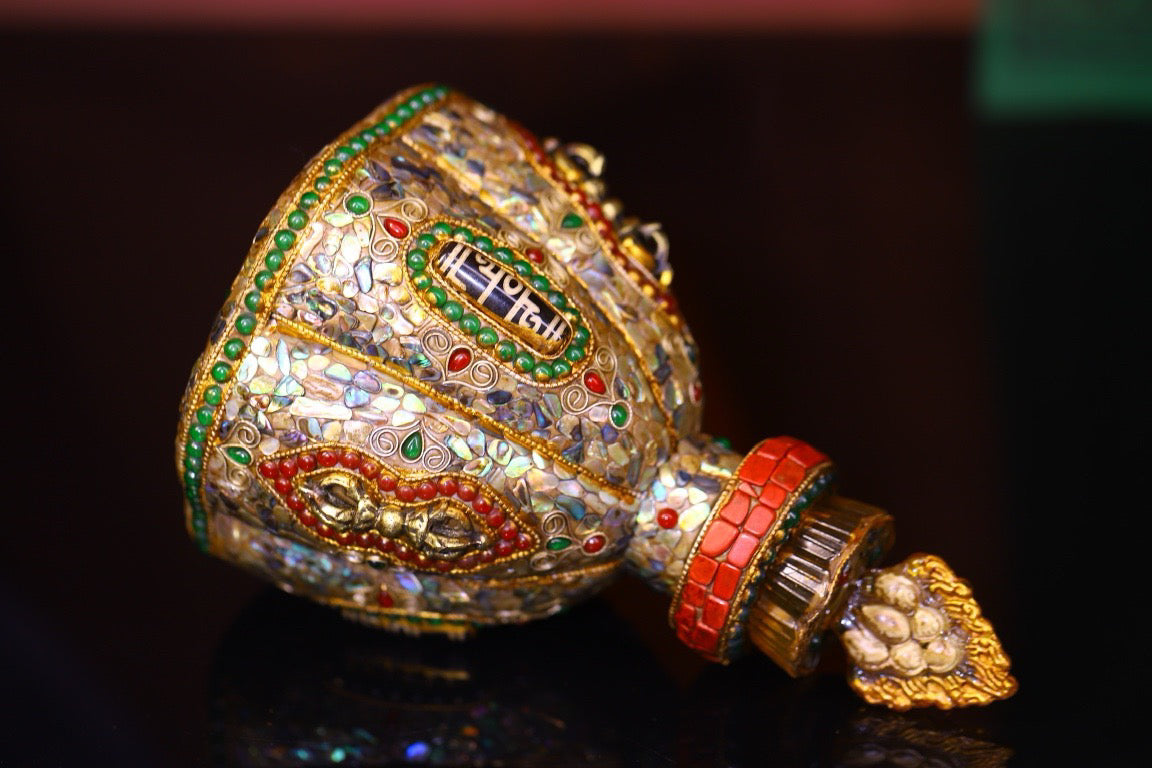 Crystal carving, inlaid with celestial beads, gemstone jar